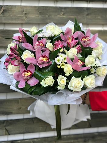 Букет цветов из: Розы и Хризантемы в Гигирево