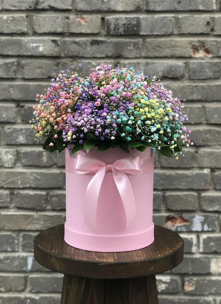 Цветочная композиция из Гипсофила и Розы в шляпной коробке в Гигирево