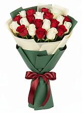 Букет Микс из красных и белых роз в Гигирево