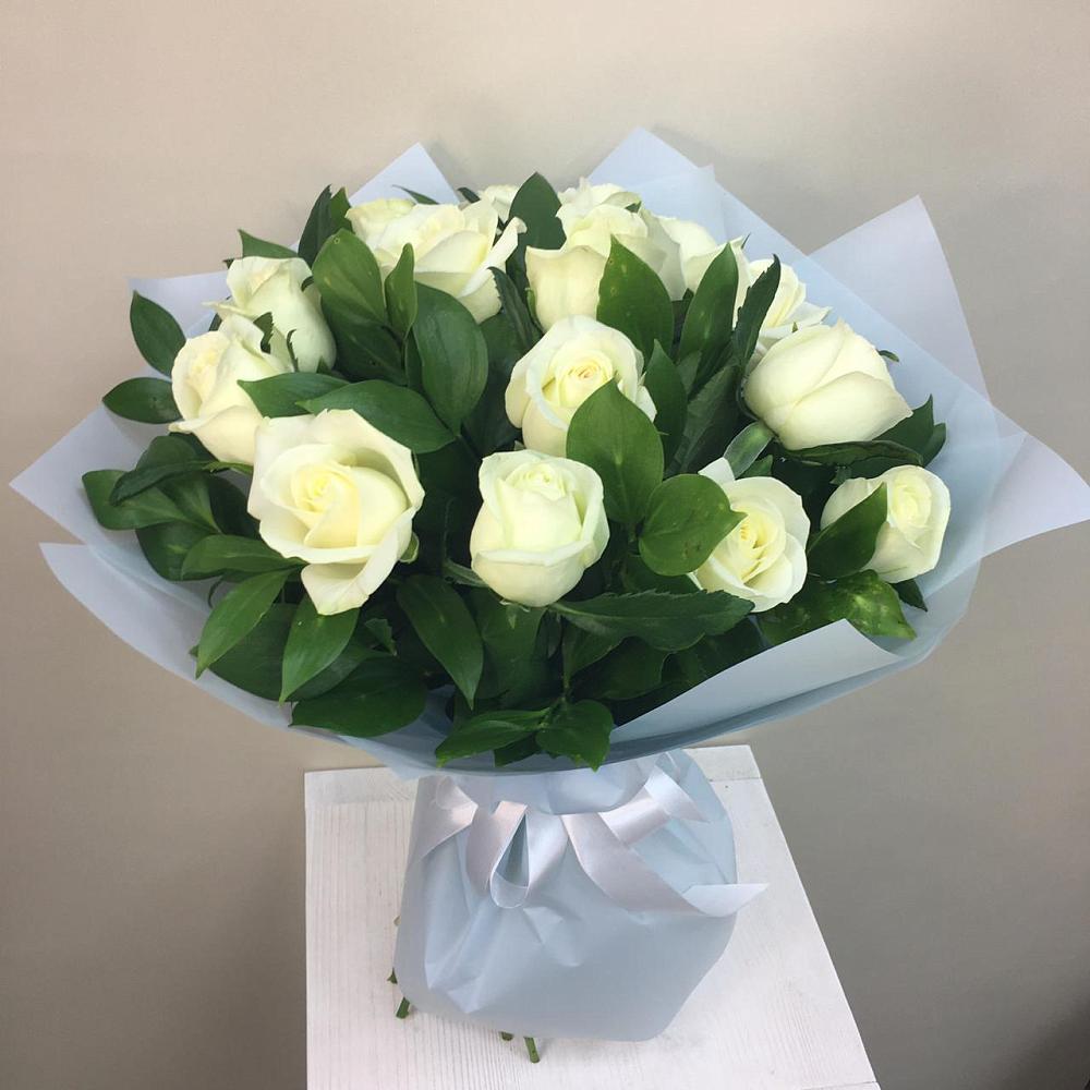 Букет 15 Белых роз Проуд в Гигирево