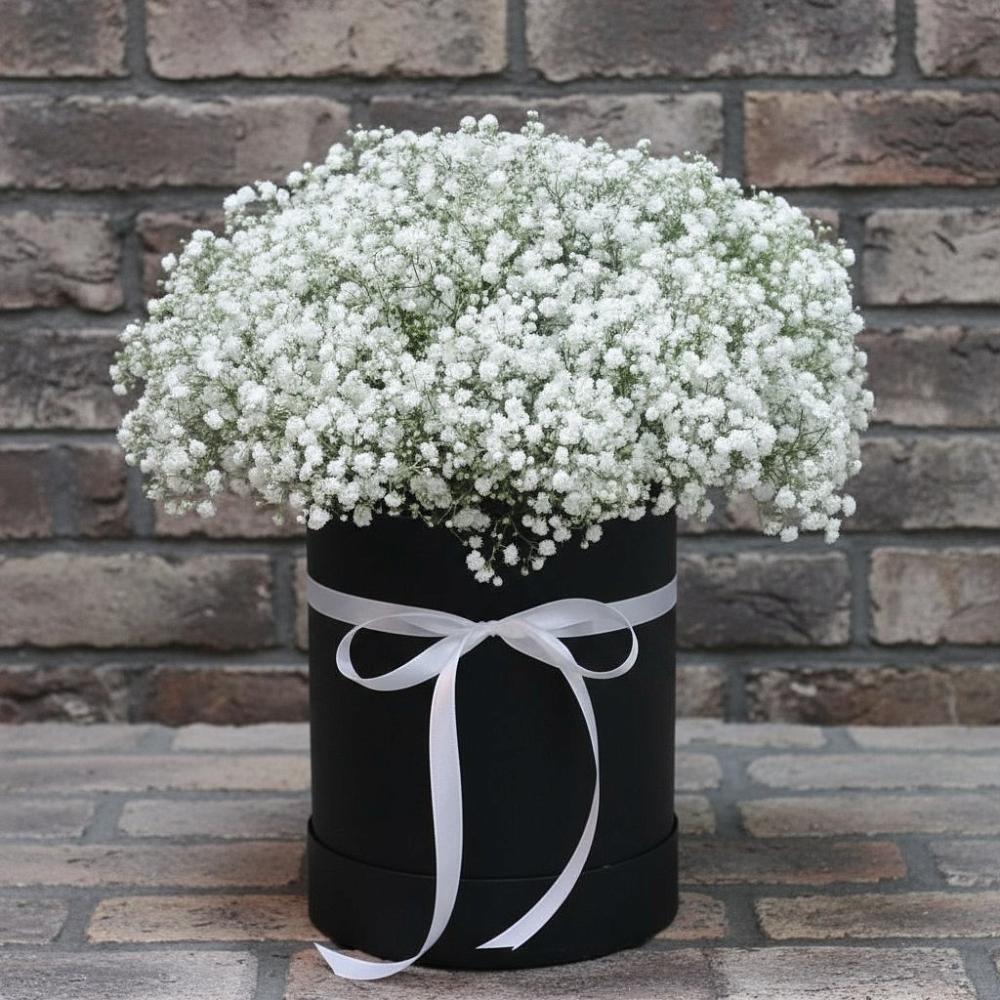 Цветочная композиция из Гипсофила в шляпной коробке в Гигирево