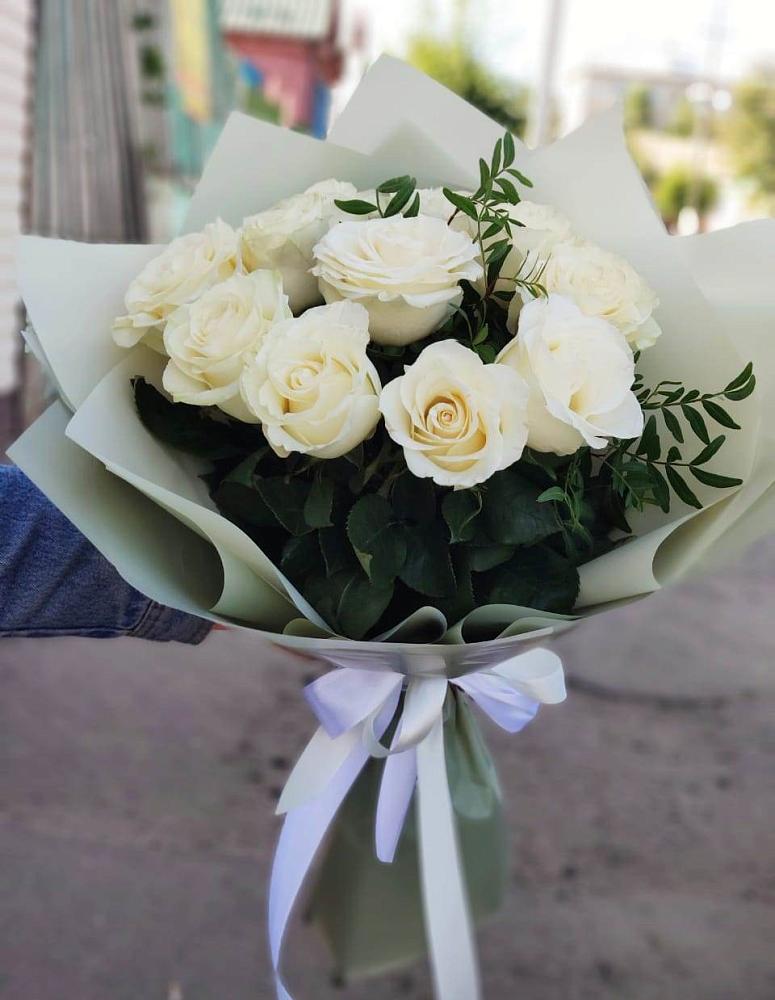 Букет Белые розы Проуд в Гигирево