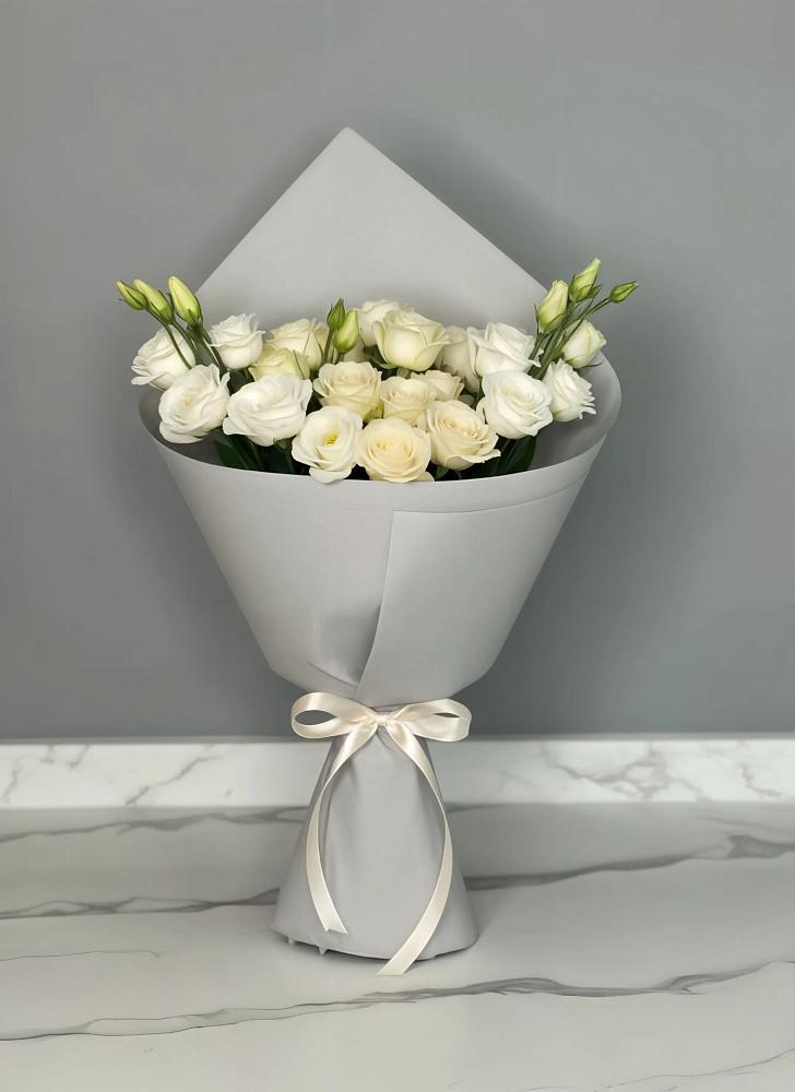 Букет цветов из: Розы и Лизиантусы в Гигирево