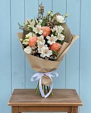 Букет цветов из:  Альстромерии, Лизиантусы, Розы и Хризантемы в Гигирево