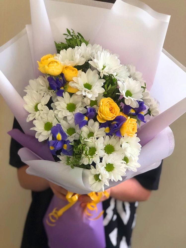 Букет цветов из: Ирисы, Хризантемы и Розы в Гигирево