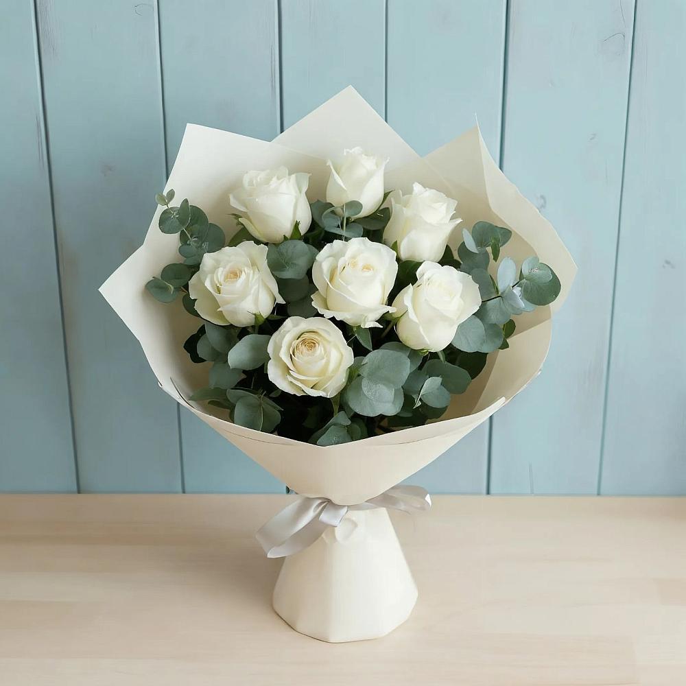 Букет Белые розы в Эвкалипте в Гигирево