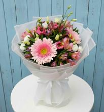 Букет цветов из:  Герберы, Альстромерии и Лизиантусы #REPLACE_PRED# Гигирево